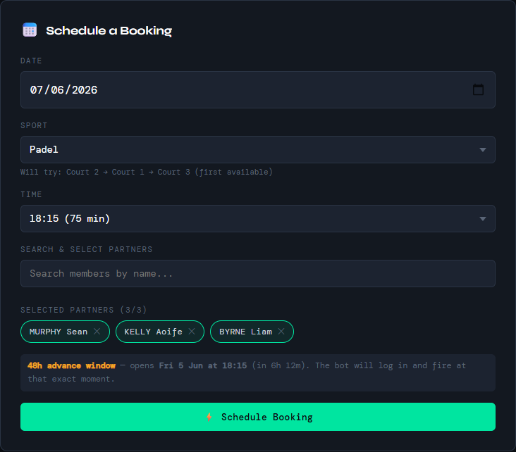 The scheduling screen of the Padel Booker app. A dark interface with fields for date, sport, time and selected partners, plus a panel showing the 48-hour advance window, when it opens, and a note that the bot will log in and fire at that exact moment.